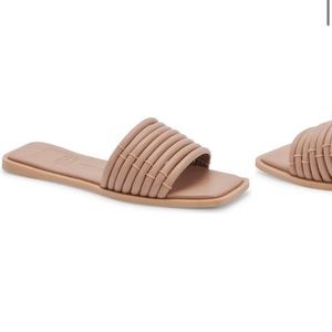 Dolce Vita Sandals Size 6 in Cafe Stella